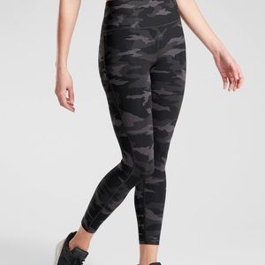 Athleta Ultimate stash tight 7/8” supersonic material in black camo